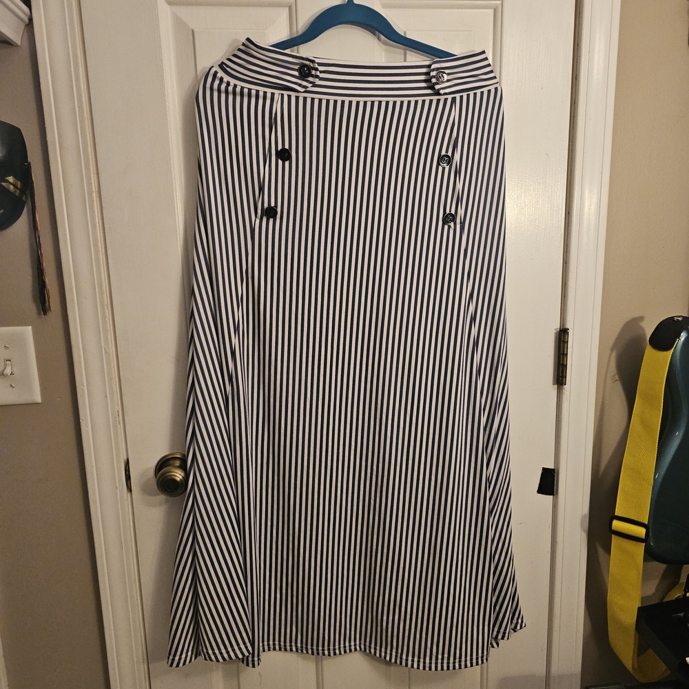 Chic Black and White Striped A-Line Skirt